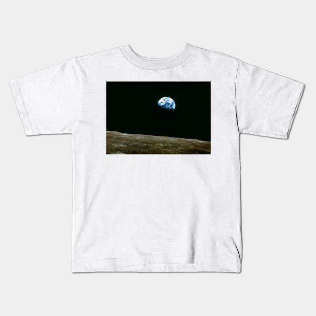 Earthrise over Moon, Apollo 8 (S380/0044) Kids T-Shirt by SciencePhoto